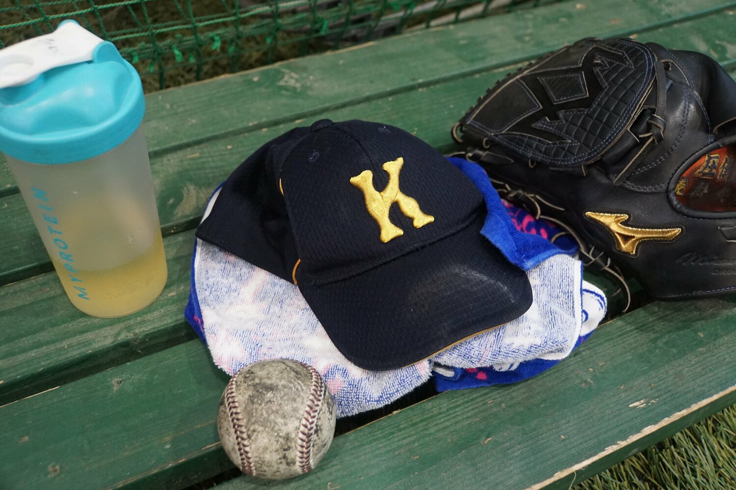 東松のアイテム…ボトルに入っている飲み物は？　©Kei Nakamura