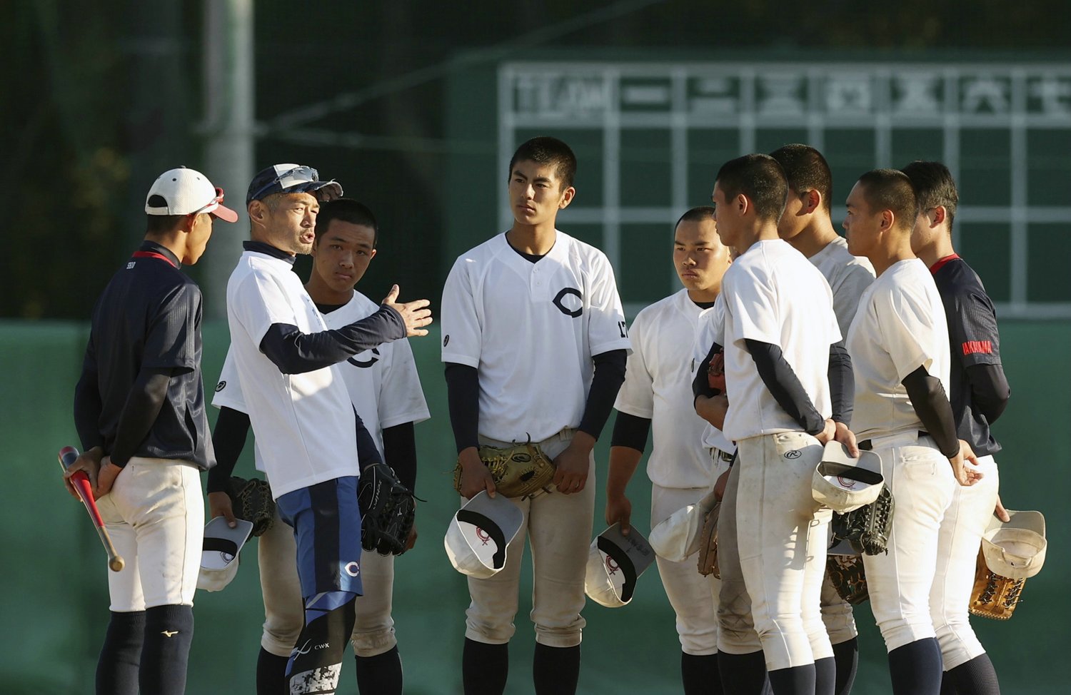 イチローさんの指導を受ける智弁和歌山ナイン（2020年）　©︎JIJI PRESS