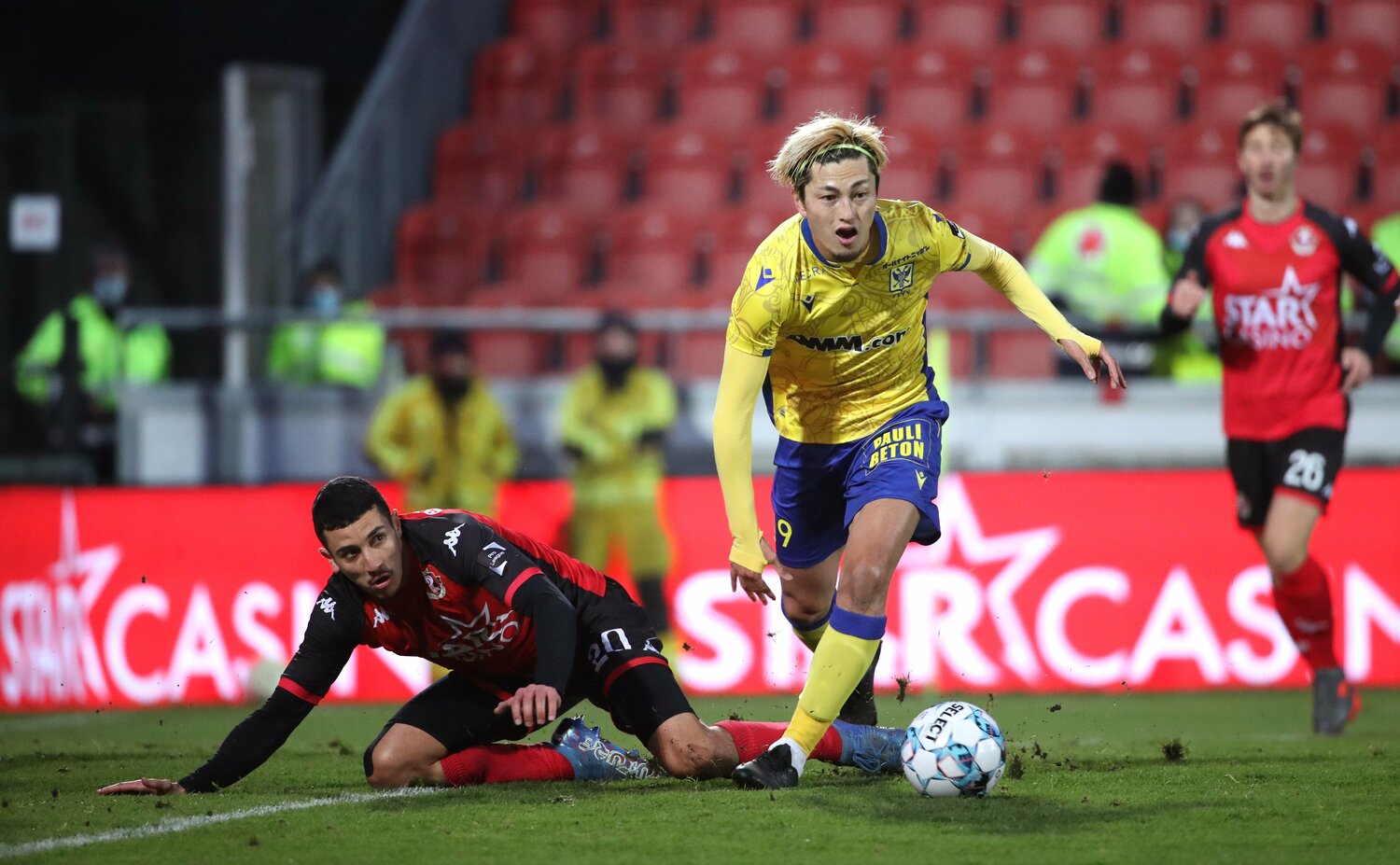 ベルギー1部シントトロイデンでプレーした鈴木優磨　©︎Getty Images