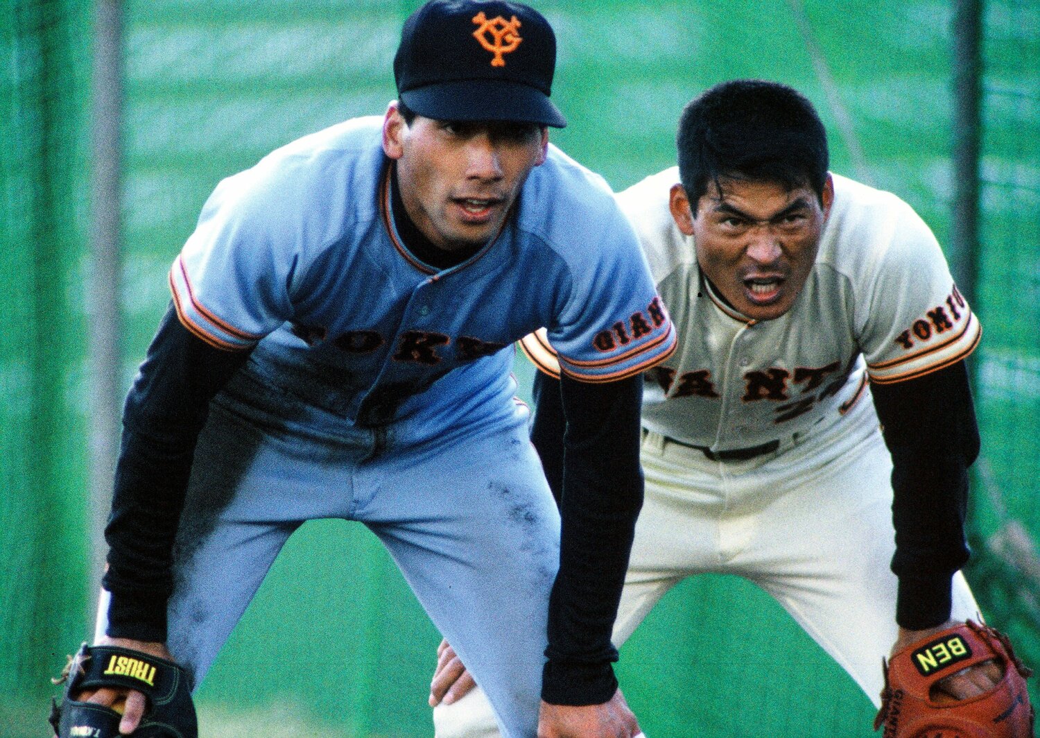 激しい守備練習に励む駒田徳広と中畑清 ©Makoto Kenmizaki