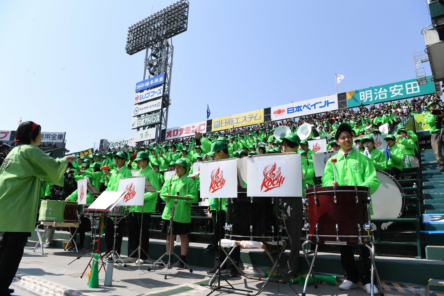 甲子園の試合日、アルプスには約2000人の大応援団が訪れた ©Kota Inoue