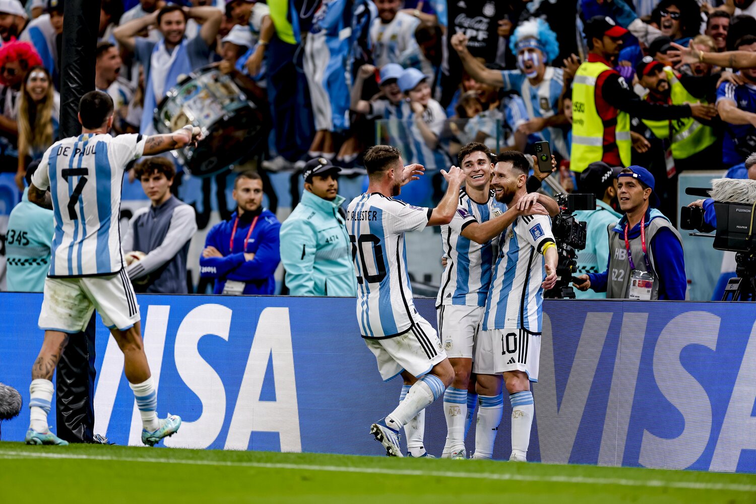 カタールW杯で優勝したアルゼンチンは、メッシを軸にマクアリスター、デパウルらを配置した　©Kiichi Matsumoo/JMPA