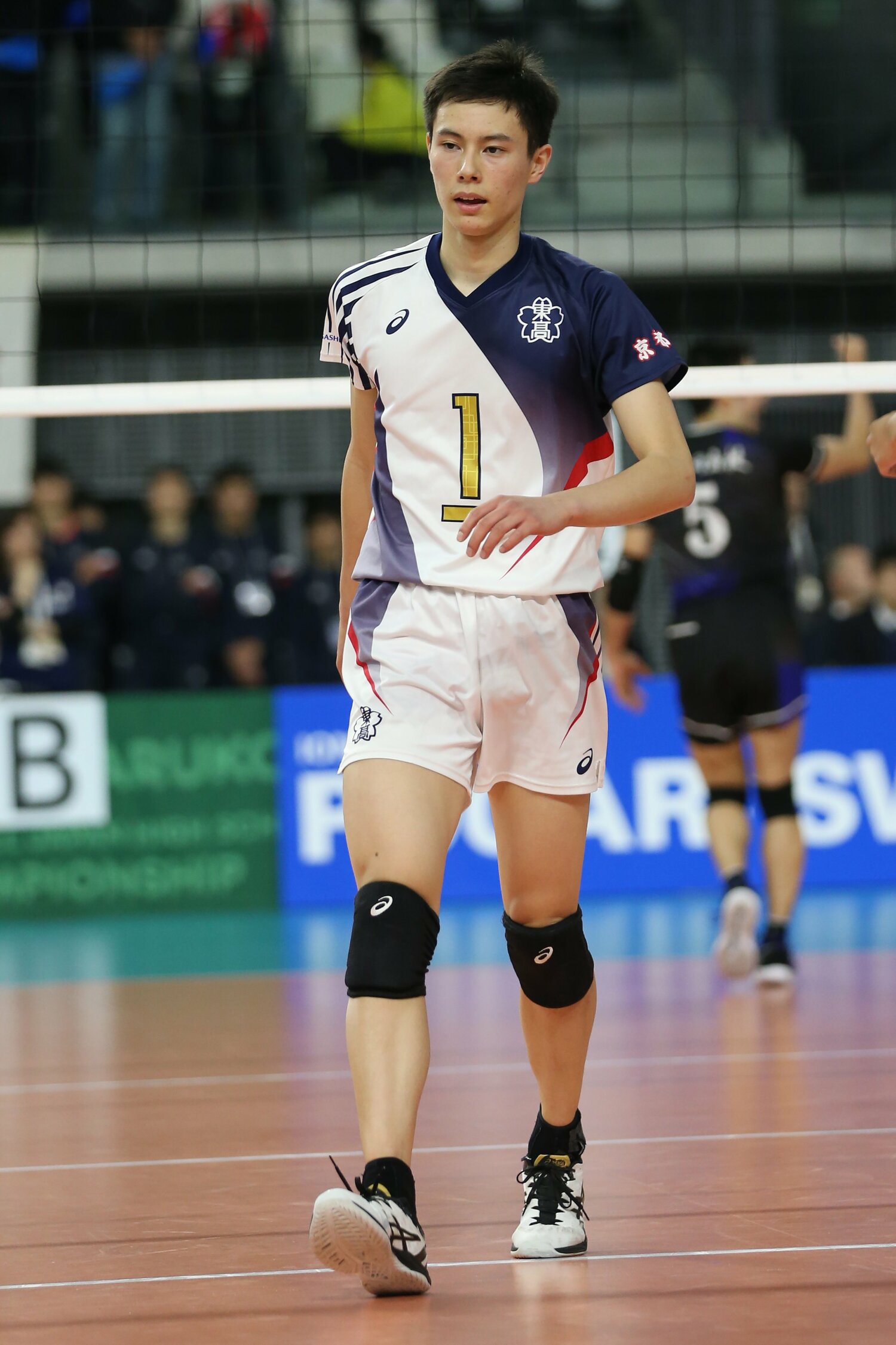 キャプテンでありエースとしてチームを牽引した東山高時代の高橋藍　©︎Yohei Osada/AFLO