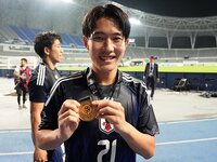MIZUNO - ヴァンフォーレ甲府2013 ホーム 長袖 伊東輝悦選手 鉄人に訊け＞ 伊東輝悦さん、長く続ける秘訣は何ですか