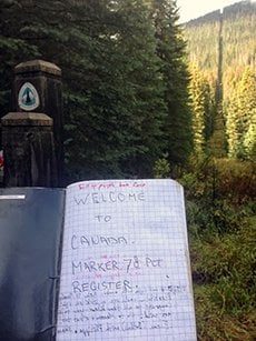 多くのハイカーが思い思いの言葉を書き残したブック。 