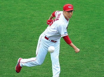 鯉の“エース”黒田の立ち居振る舞いを見よ。~マウンドで醸し出す独特のオーラ~<Number Web> photograph by Tadashi Shirasawa