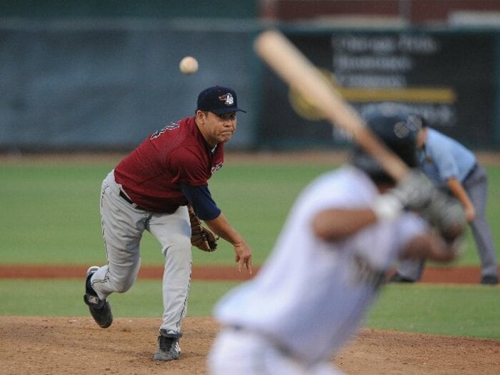 15年前に急死の剛腕は「スモーキーと名付けた“魔球”を開発していたんです」元巨人投手が語る米独立リーグの日常と“チームメート”伊良部秀輝の素顔＜Number Web＞ photograph by SANKEI SHIMBUN