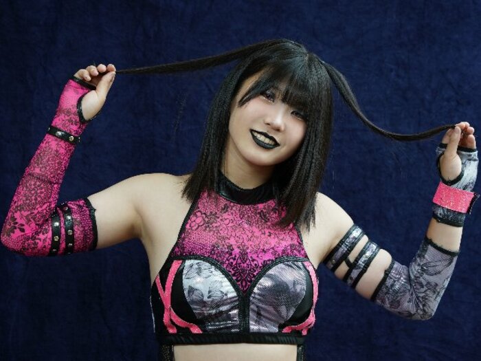 “女子高生でヒールで双子”スターダム吏南が語った木村花への思い「花さんがいなかったら、プロレスをやめていた」《特別グラビア》＜Number Web＞ photograph by Essei Hara