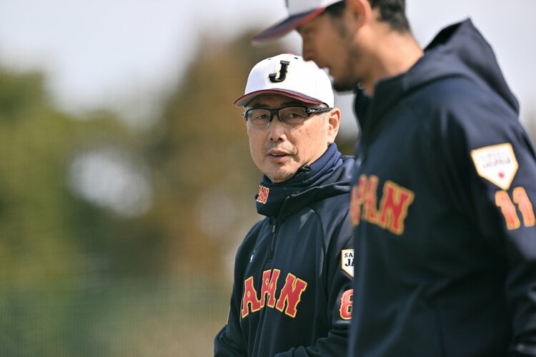 WBC投手コーチ兼ロッテ監督、吉井理人57歳はどんな“働き方”をしている？「朝からロッテコーチ陣とオンライン会議」「深夜に映像チェック…」 -  侍ジャパン | プロ野球 - Number Web - ナンバー