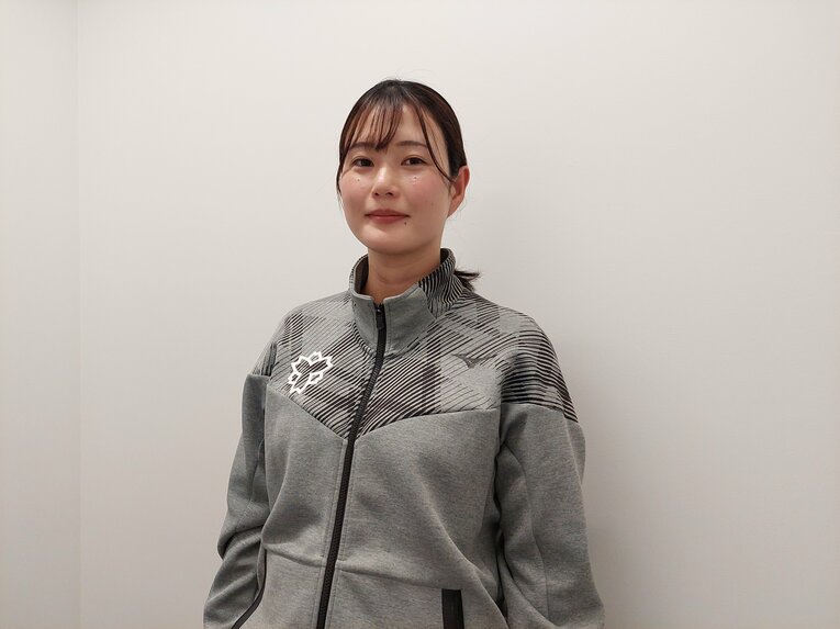 現在の西澤さん。双子の姉とともに初代チームで活躍し、いまは日体大女子駅伝チームのコーチを務める　©NumberWeb