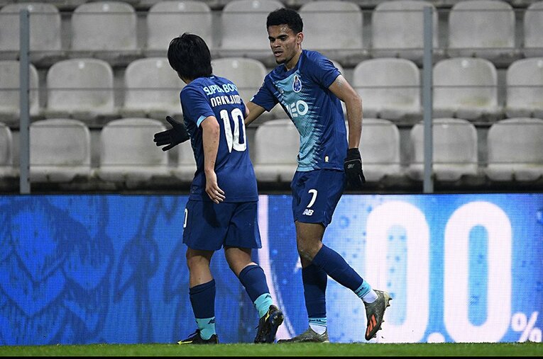 19-20シーズンの中島翔哉とルイス・ディアス。2人の境遇と市場価値には大きな差がついている ／ photograph by Global Imagens/AFLO