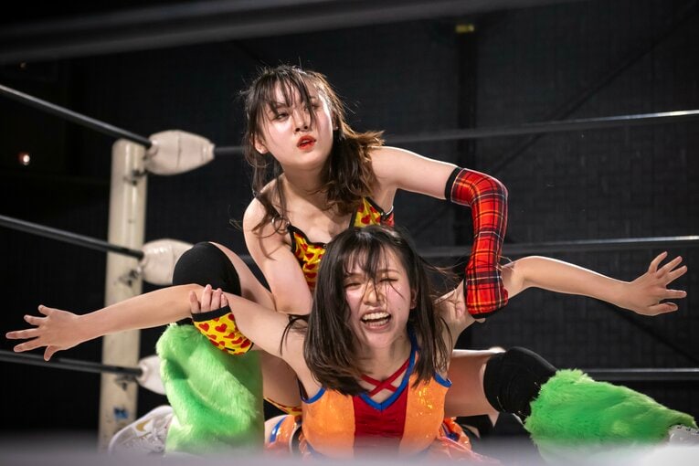 「ぶりっ子キャラだし、なにこの子って（笑）」慶應大、異例の“学生アイドルレスラー”はいかに生まれたか？ 無村架純が引退後に明かした本音(17)