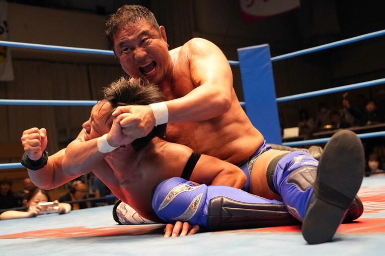 T-Hawkを絞め上げる永田裕志