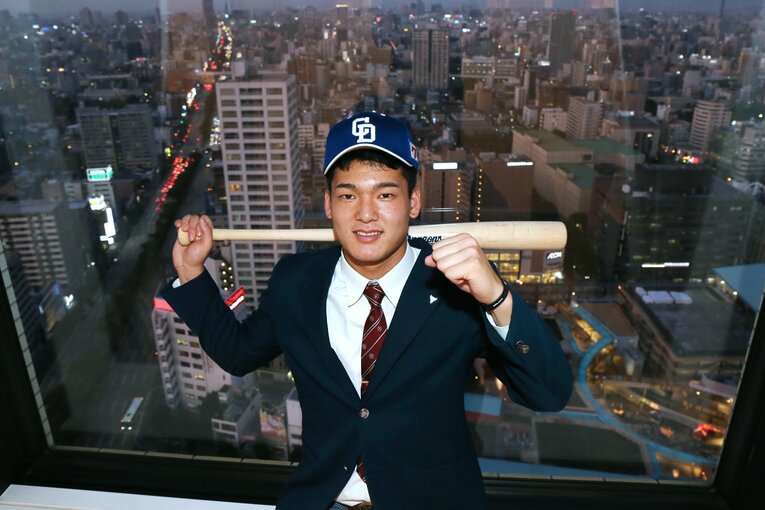 2019年ドラフト1位で中日入りした石川昂弥（東邦高）。今季は13試合で打率1割6分と結果が出ず、二軍で調整している　©JIJI PRESS