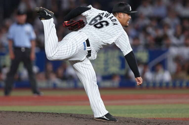 様々な苦難を乗り越え、完全復活を遂げたロッテ・澤田 ／ photograph by Chiba Lotte Marines