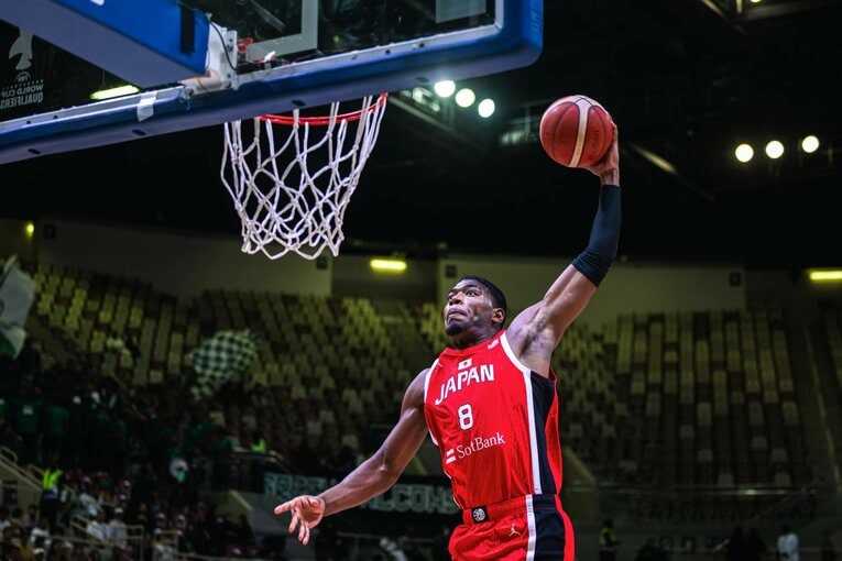 桶谷HCをして「Bリーグの上の選手でもできない」といわしめた八村の活躍　©FIBA