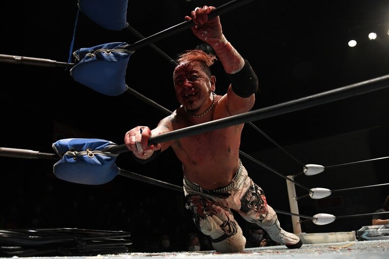 ふらふらになりながらも笑みを浮かべる葛西