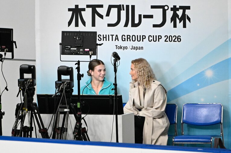 木下グループ杯、SP後のイグナトワとエテリ・コーチ　©️Asami Enomoto