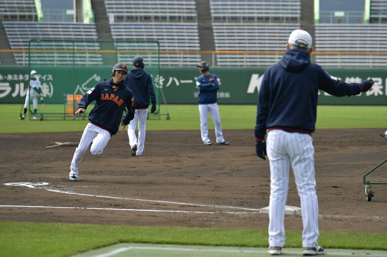 今回の侍ジャパンの宮崎キャンプの走塁練習のシーン（写真は周東佑京）　©︎Hideki Sugiyama