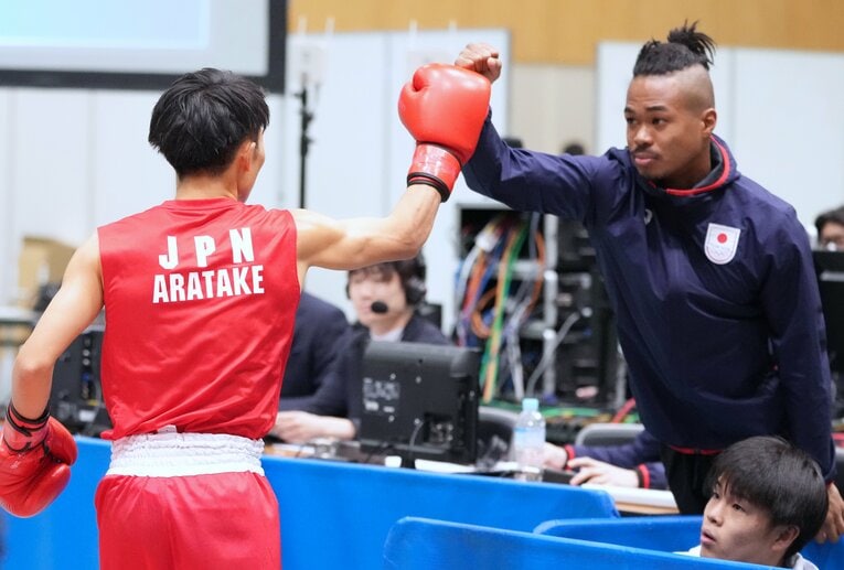 岡澤セオンは荒竹一真の父・俊也コーチの指導を受けている　©Naoki Fukuda