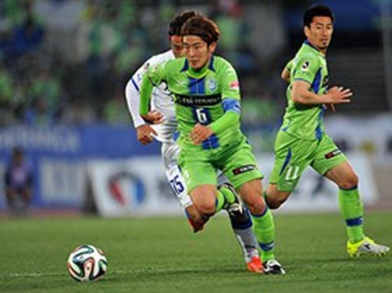 J2降格も監督続投で、開幕12連勝！“湘南スタイル”に潜む2つの秘密。(3)