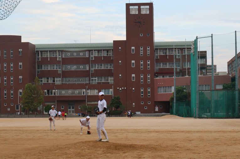 大阪の秋季大会でベスト16に進出した公立進学校の八尾高校。他にもあわせて3校が勝ち残るなど、勢力図に微妙な変化が ／ photograph by Fumi Sawai