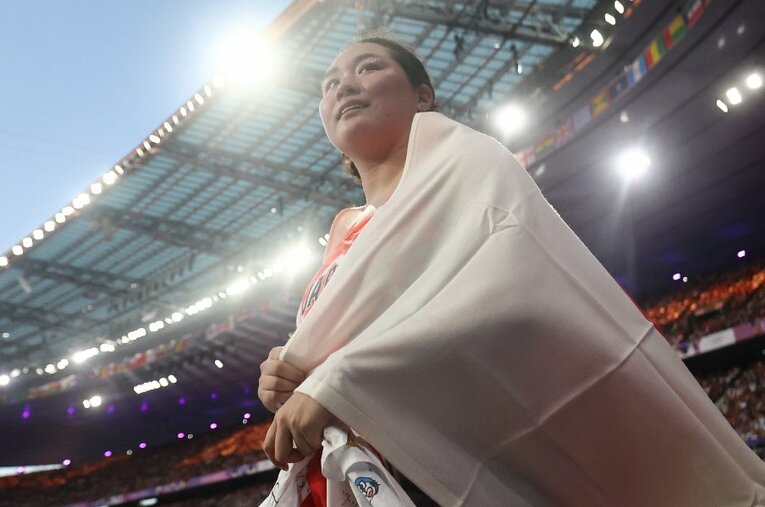 パリ五輪の陸上女子やり投げで金メダルを獲得した北口榛花。フィールド種目で日本人女子選手初となる偉業の裏側で、複雑な思いを抱えていた ／ photograph by Ryosuke Menju/JMPA