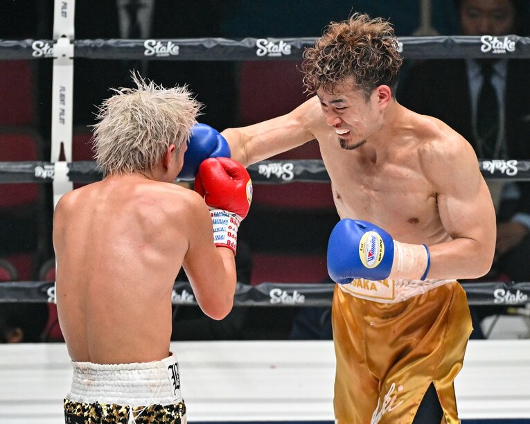 2024年1月の与那覇勇気戦。辰吉寿以輝は両拳を痛めながらも判定で勝利した　©Hiroaki Yamaguchi