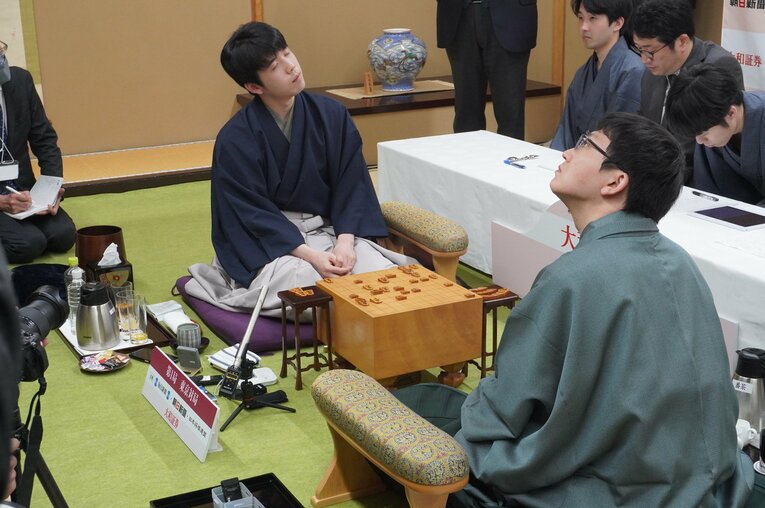 激闘後、2人は笑顔だった…映像では伝わり切らない名人戦第1局、2人の表情（10枚超）　©NumberWeb