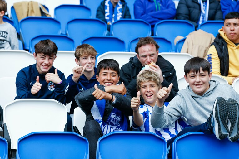 久保建英PK獲得＋シルバに絶妙アシストもドローに落胆　だが翌朝「クボ表紙の新聞」を持った地元のおじさんが…カメラマンは見た(61)