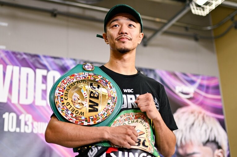 タイの難敵ペッチ・ソー・チットパッタナに圧巻の内容で6回TKO勝利をおさめ2度目の防衛に成功したWBC世界スーパーバンタム級王者の中谷潤人。元世界王者の飯田覚士がその強さの秘密に迫った ／ photograph by Hiroaki Yamaguchi