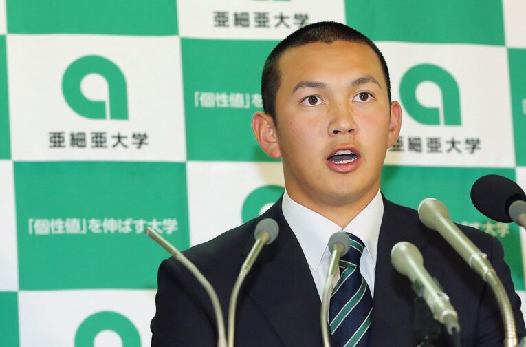 亜細亜大学4年時、ドラフト指名時の山崎　©JIJI PRESS