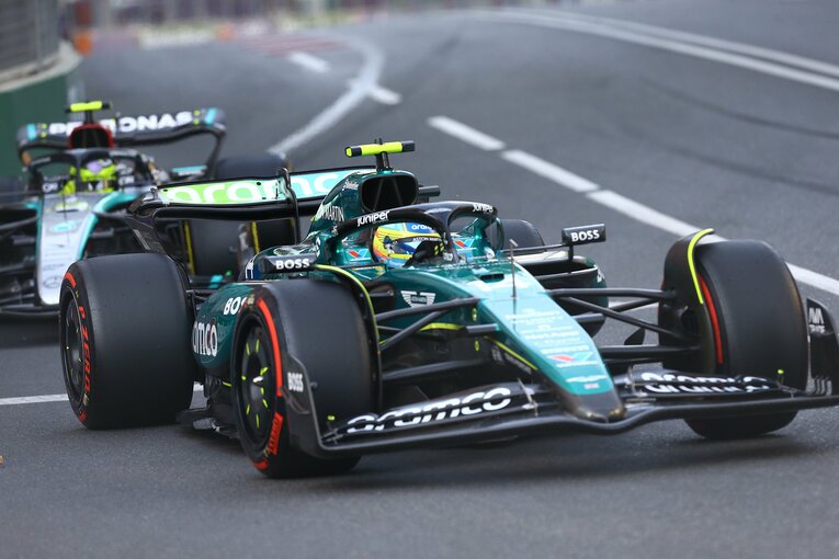 今季のアストンマーティンとアロンソ。26年まで契約延長したアロンソにとって、ニューウェイと26年から復帰するホンダの存在が強い追い風となる　©Getty Images