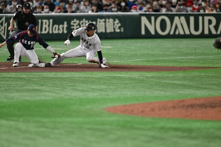 【大谷さんの侍ジャパンでも愛される日常】チェコ戦の大谷とスモラ（写真は右に続きます）　©Naoya Sanuki