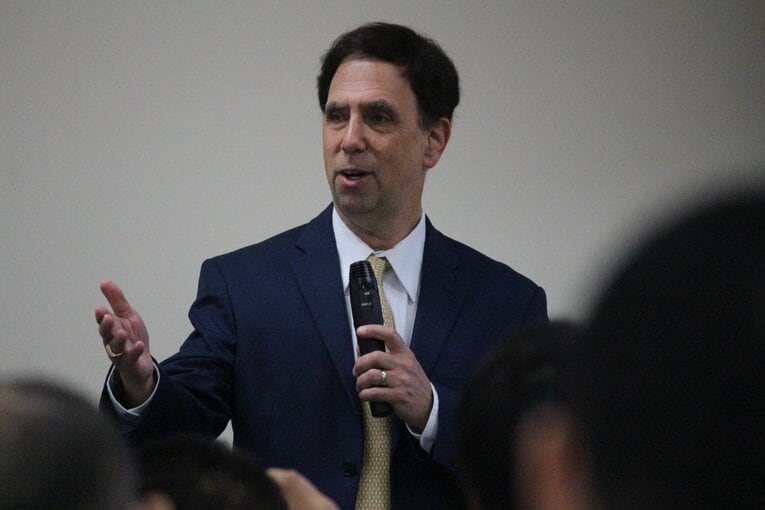 2018年に来日したグレン・フライシグ博士