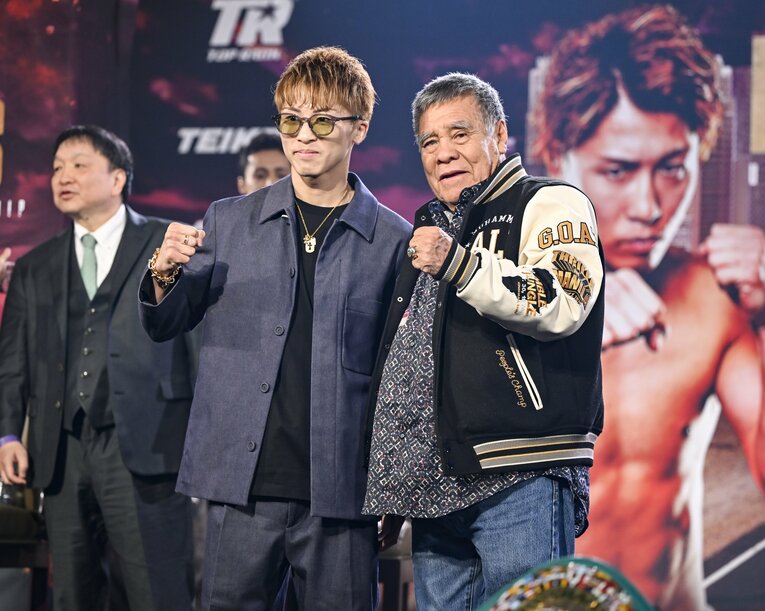 試合2日前、井上尚弥とのツーショットに収まる“元祖怪物”ルーベン・オリバレス　©Hiroaki Yamaguchi