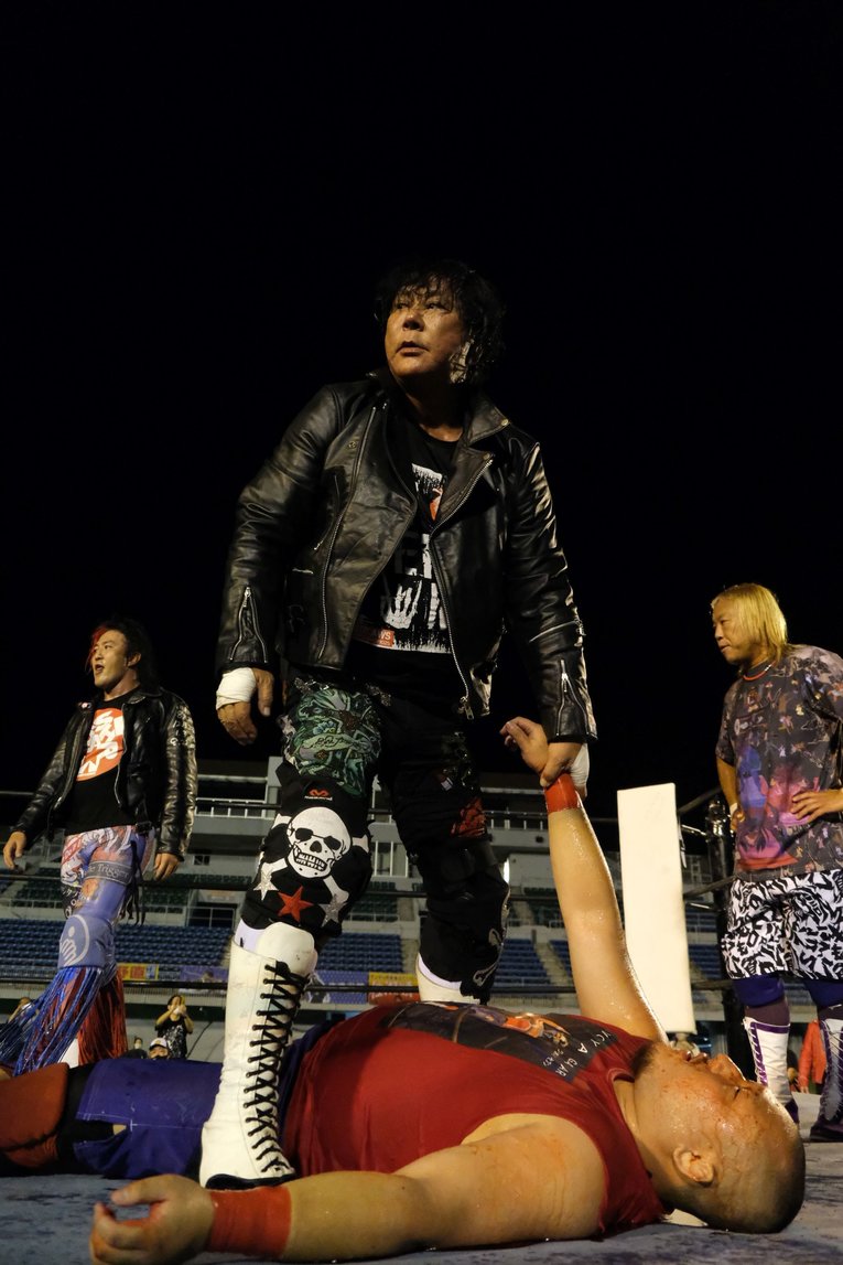 佐藤光留プロデュース『真夏の変態祭り』で諏訪魔に大仁田、鈴木みのるも大暴れ！ 灼熱の旧川崎球場で“1日6試合”の佐藤が感じたのは…？(55)