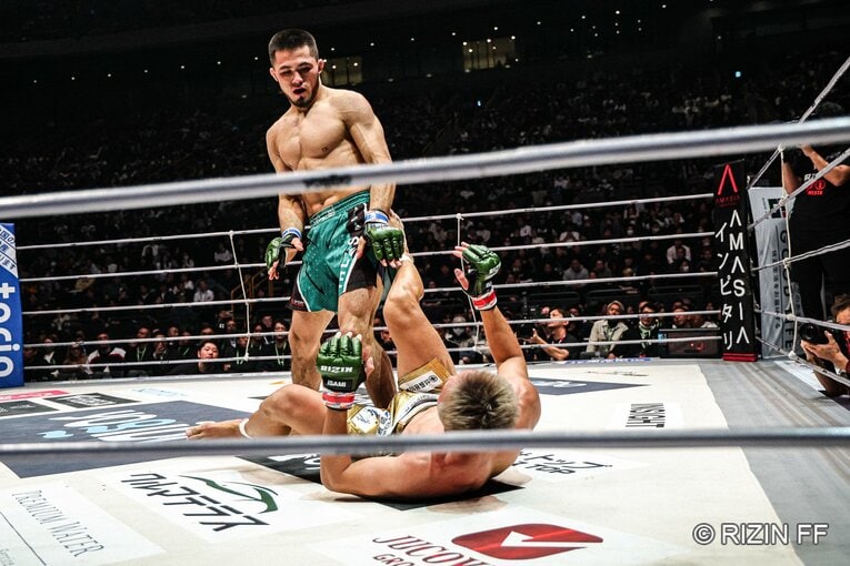 ラジャブアリ・シェイドゥラエフvs.久保優太　©RIZIN FF