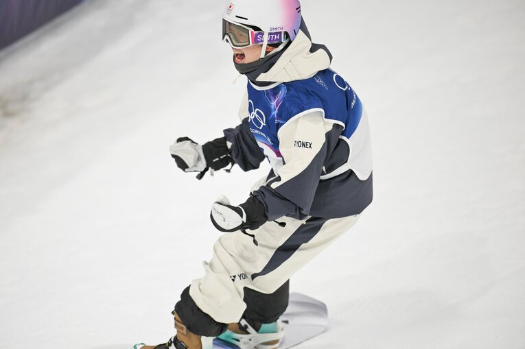会心のランでガッツポーズ　©Nanae Suzuki/JMPA