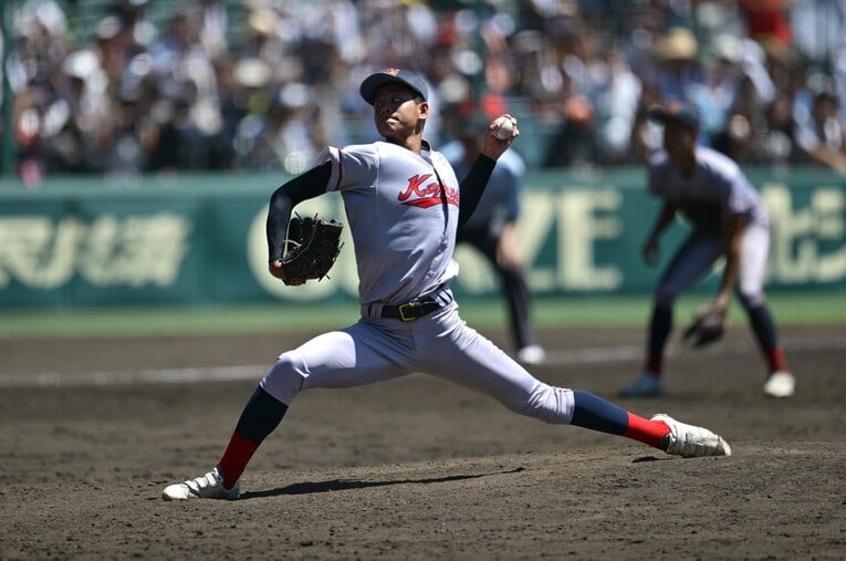甲子園でも活躍した2年生サウスポーの西村一毅。秋大会でも好投を見せたが、4回戦で京都外大西に敗れた ／ photograph by Hideki Sugiyama