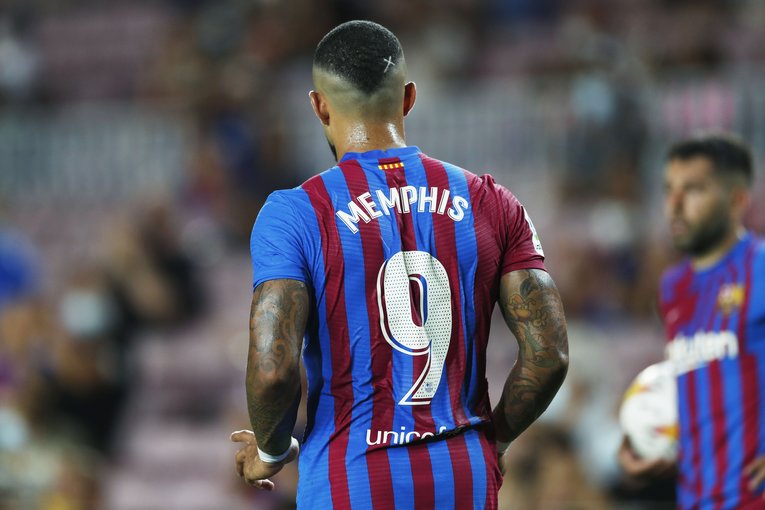 “メッシが去ったバルサとカンプノウ初戦”はどんな雰囲気だったか… 背番号10のファンと「前半10分のメッシコール＋ブーイング」〈現地撮影〉(37)