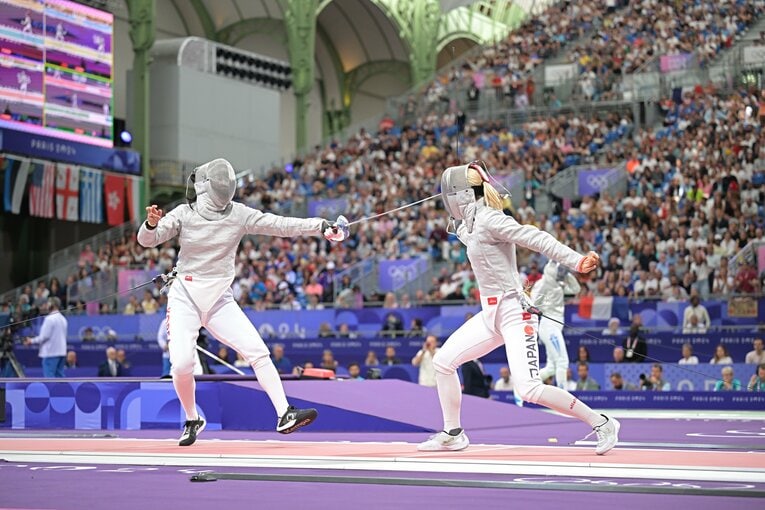 女子サーブル個人3回戦、江村美咲vs.チェ・セビン　©JMPA