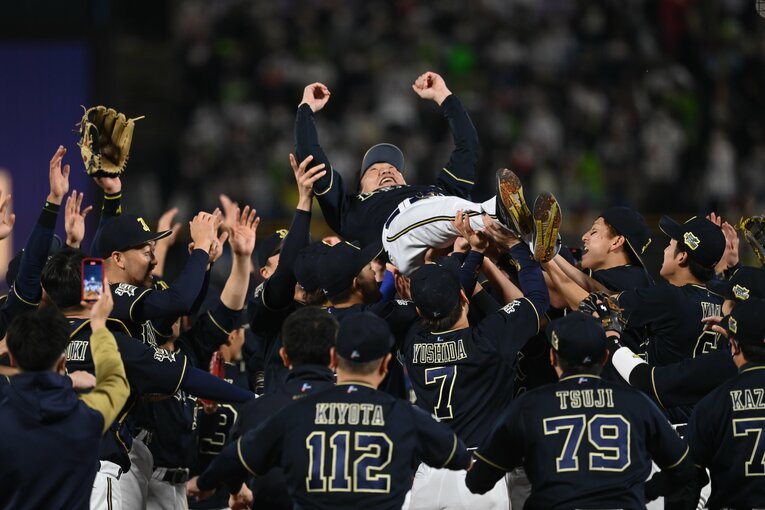 オリックスファンは何度見ても嬉しい胴上げシーン　©︎Naoya Sanuki