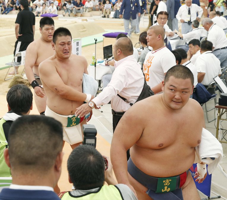 同じく近畿大時代の国体（2015年）。富山県代表の団体優勝に貢献した石橋（現・朝乃山）　©KYODO