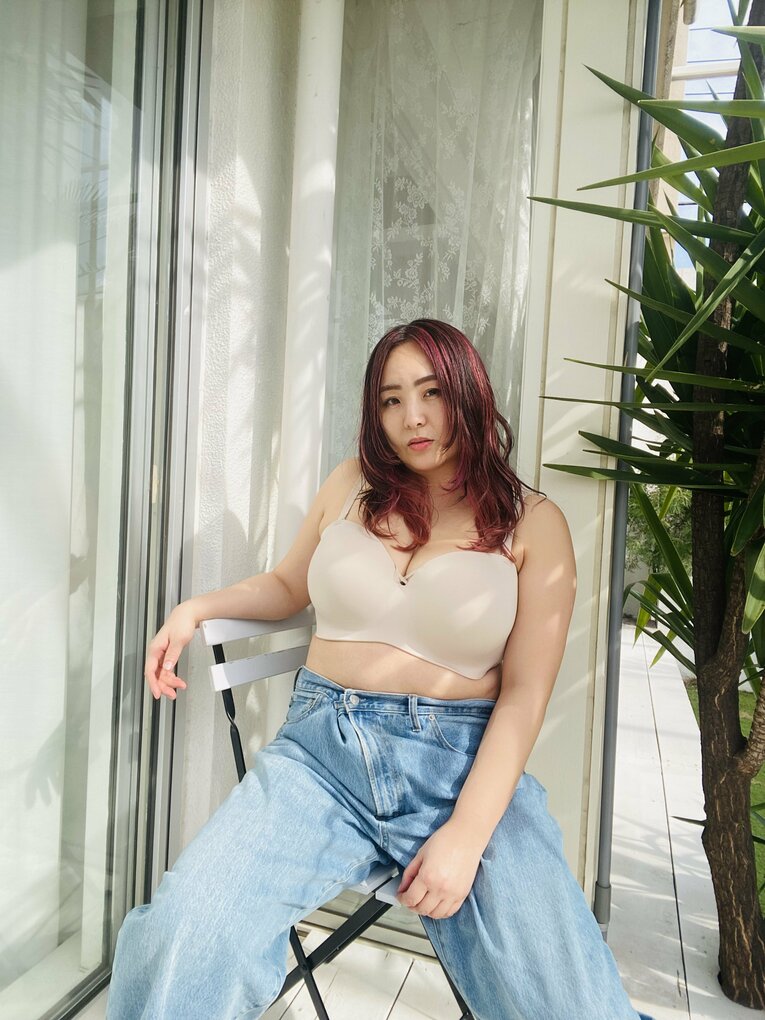 プラスサイズモデルを務めるまなせゆうな　©本人提供