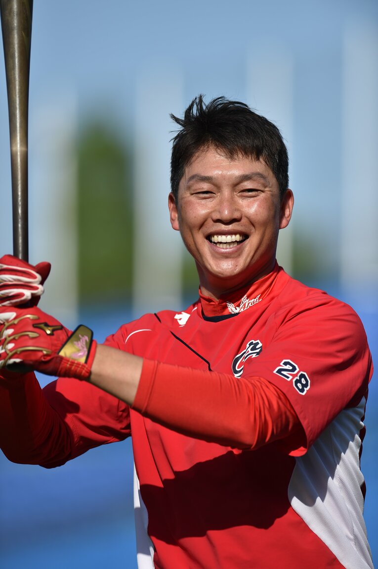 どんな瞬間も「絵になる男」広島カープ・新井貴浩監督の現役時代　©︎Hideki Sugiyama