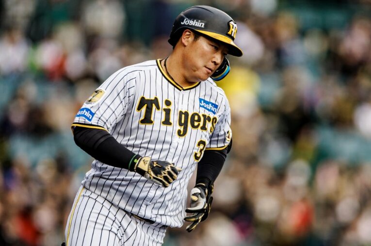 今季、なかなか調子が上がらない大山悠輔。当初は4番を任されていたが、岡田彰布監督はさまざまなオーダーを試すように ／ photograph by Kiichi Matsumoto