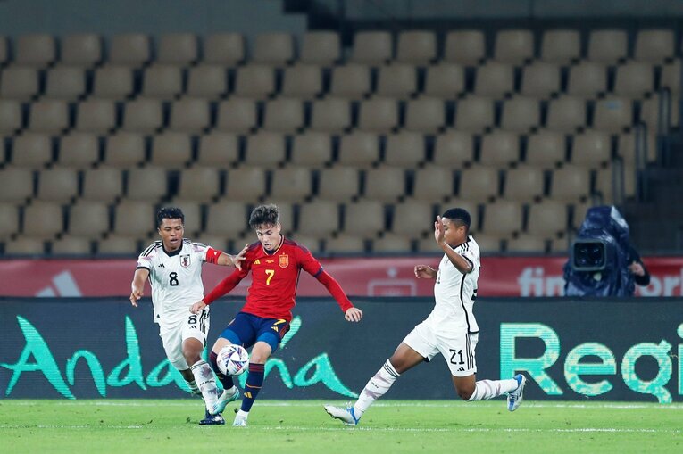 W杯前に日本人カメラマンが撮ったU-21スペインvs日本「リアルな実力差」ハイプレス空転の完敗を“未来予測”にしないためには… (44)