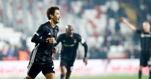 香川真司、移籍初戦で衝撃の2得点。トルコでの半年がキャリアを左右