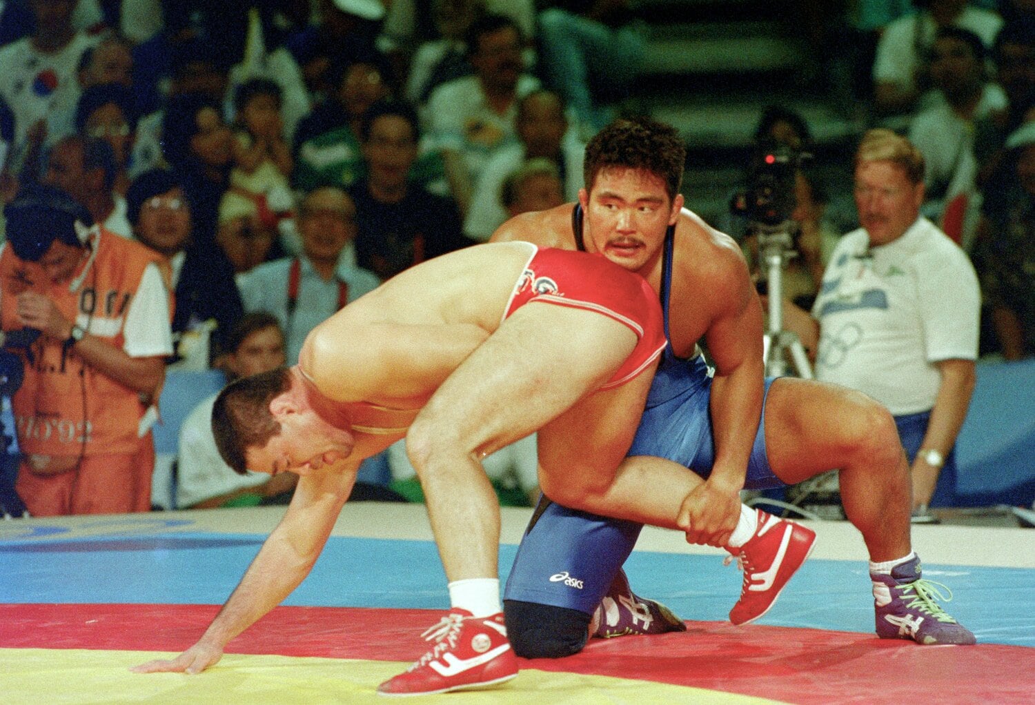 バルセロナ五輪レスリング・フリースタイル100キロ級に出場した中西学（写真右）　©JIJI PRESS